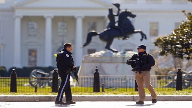 Man shoots, kills himself outside White House