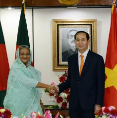 PM holds talks with Vietnam president